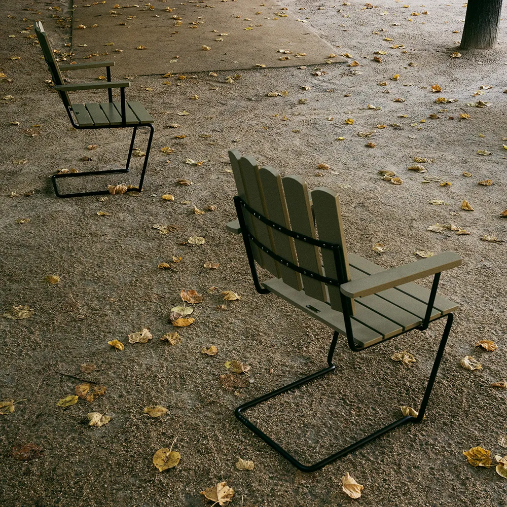 A2 Armchair Green lacquered Oak / Black Frame