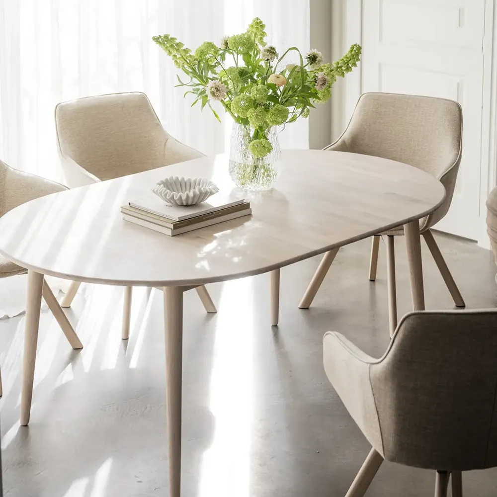 Alison chair with armrests lightbeige fabric/white pigmented oak legs