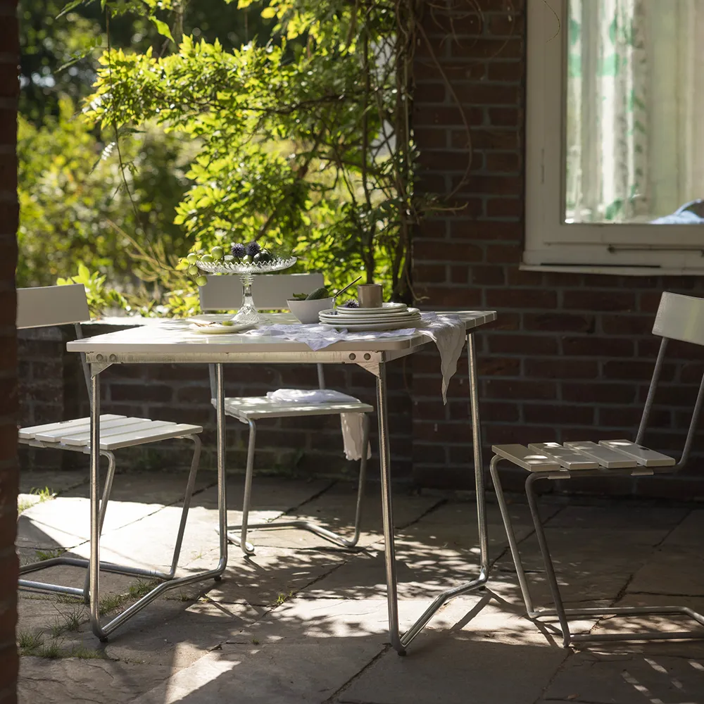 Table B31 84 White lacquered oak / hot-dip galvanised frame
