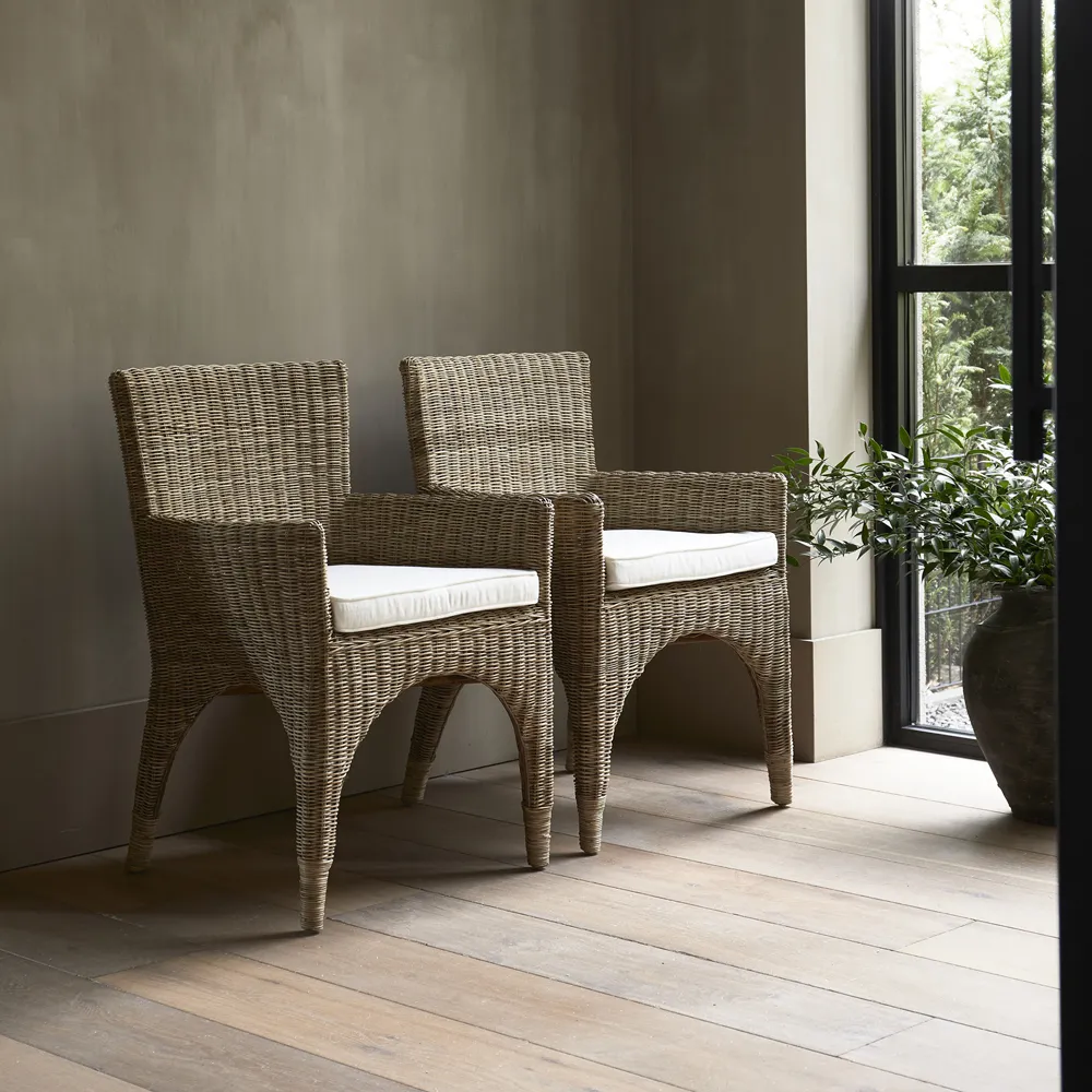 The Hamptons dining chair with armrests
