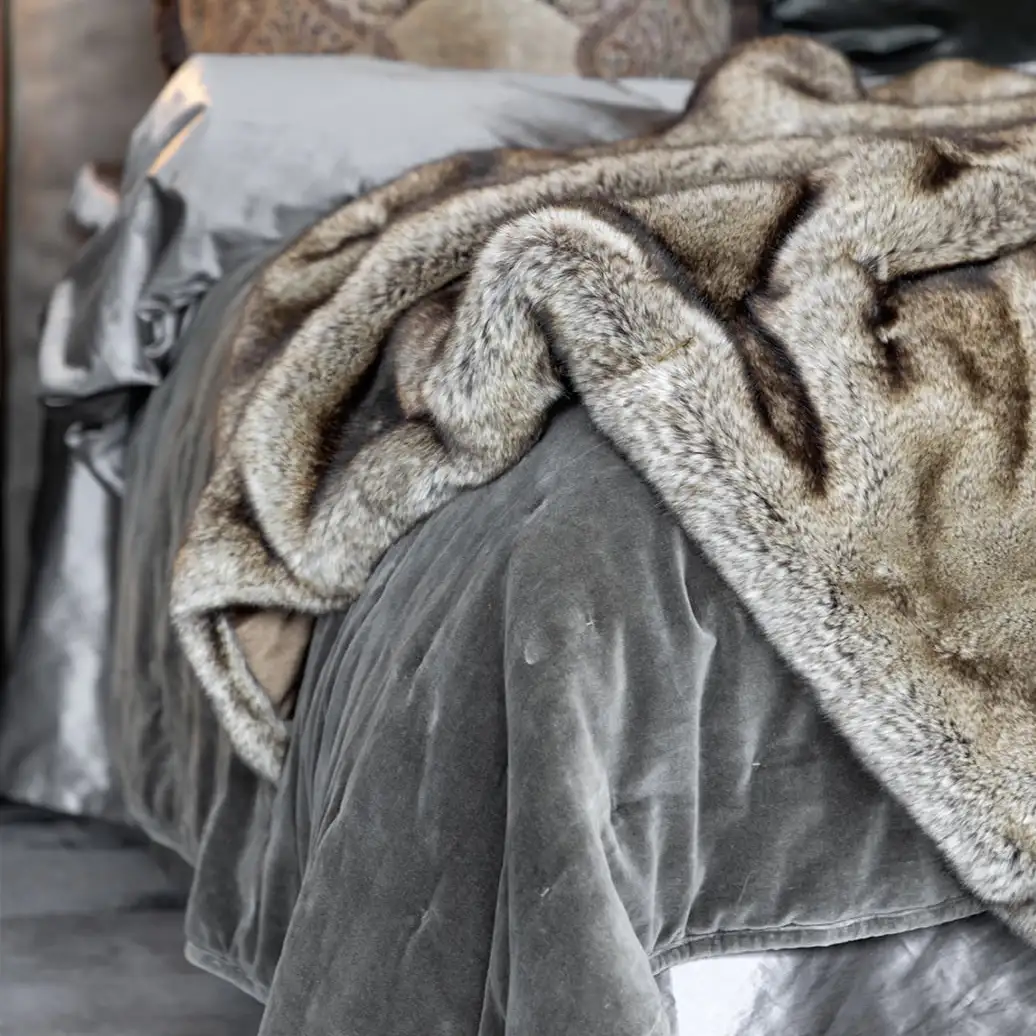 Santana bedspread 260x260 washed taupe