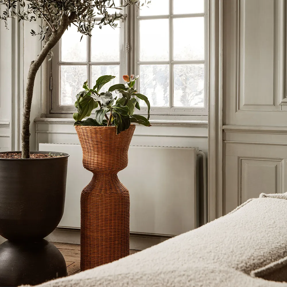 Hourglass Pot Large Black