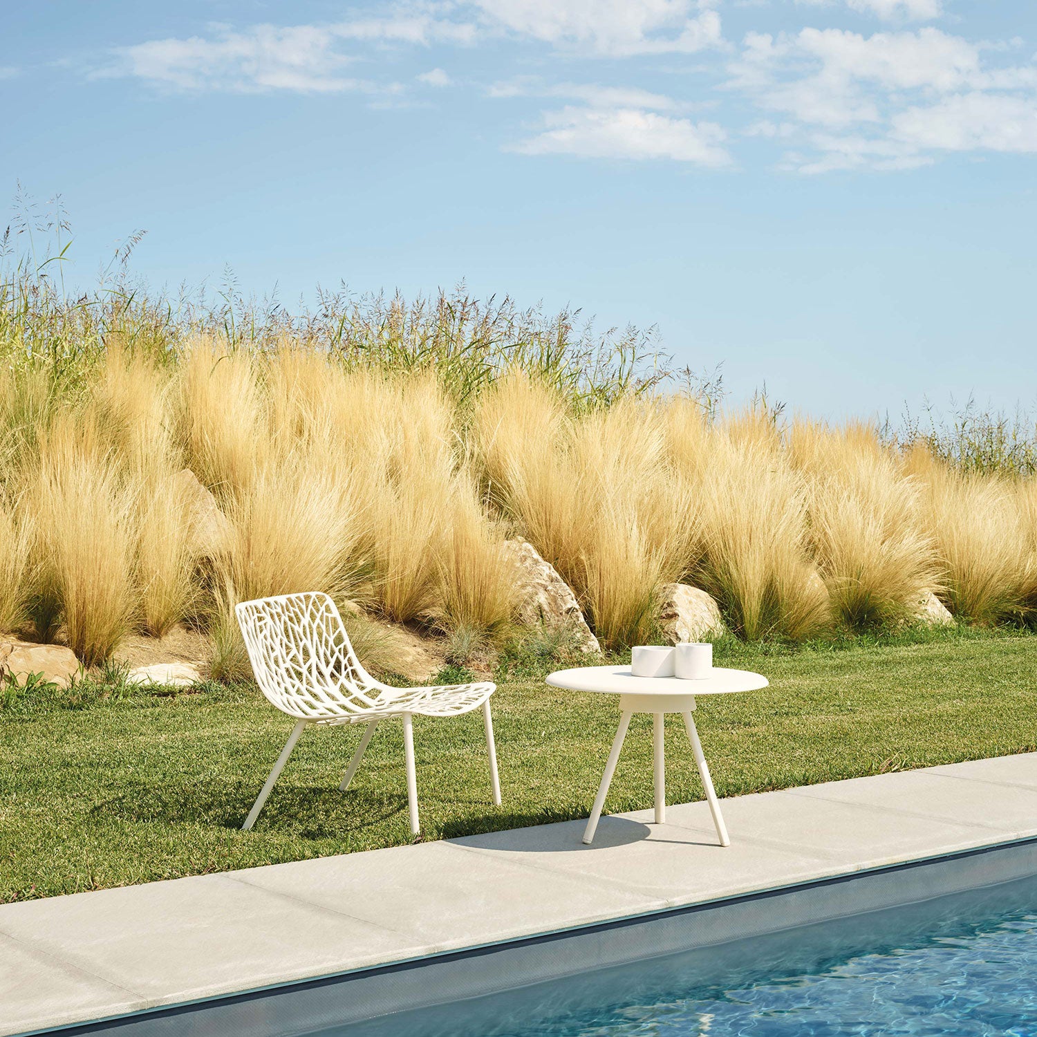 Forest lounge armchair Black