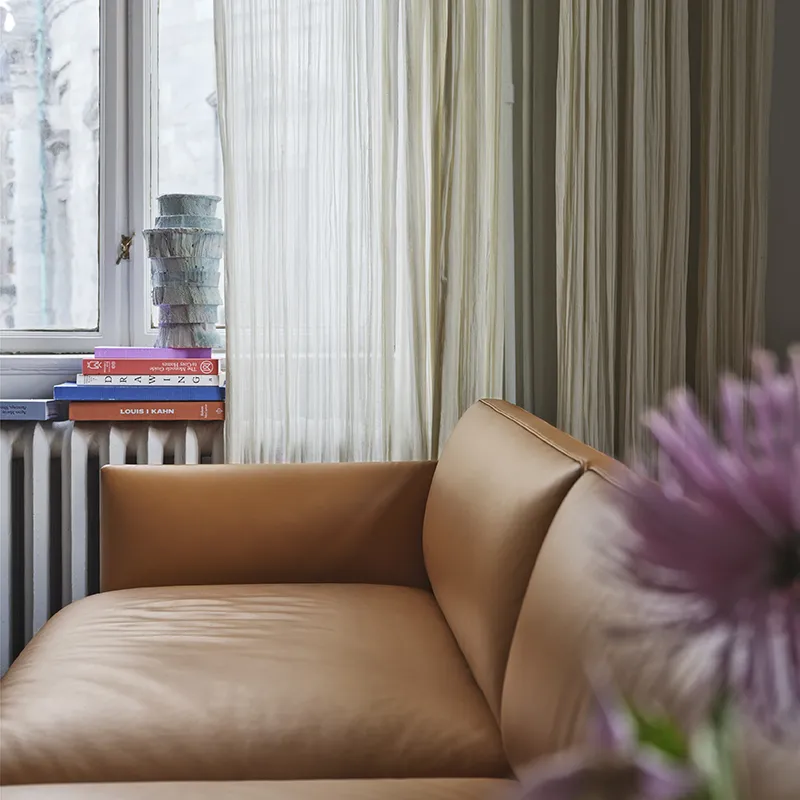 Outline Sofa 3-Seater - Black Base - Refine Leather Cognac Black