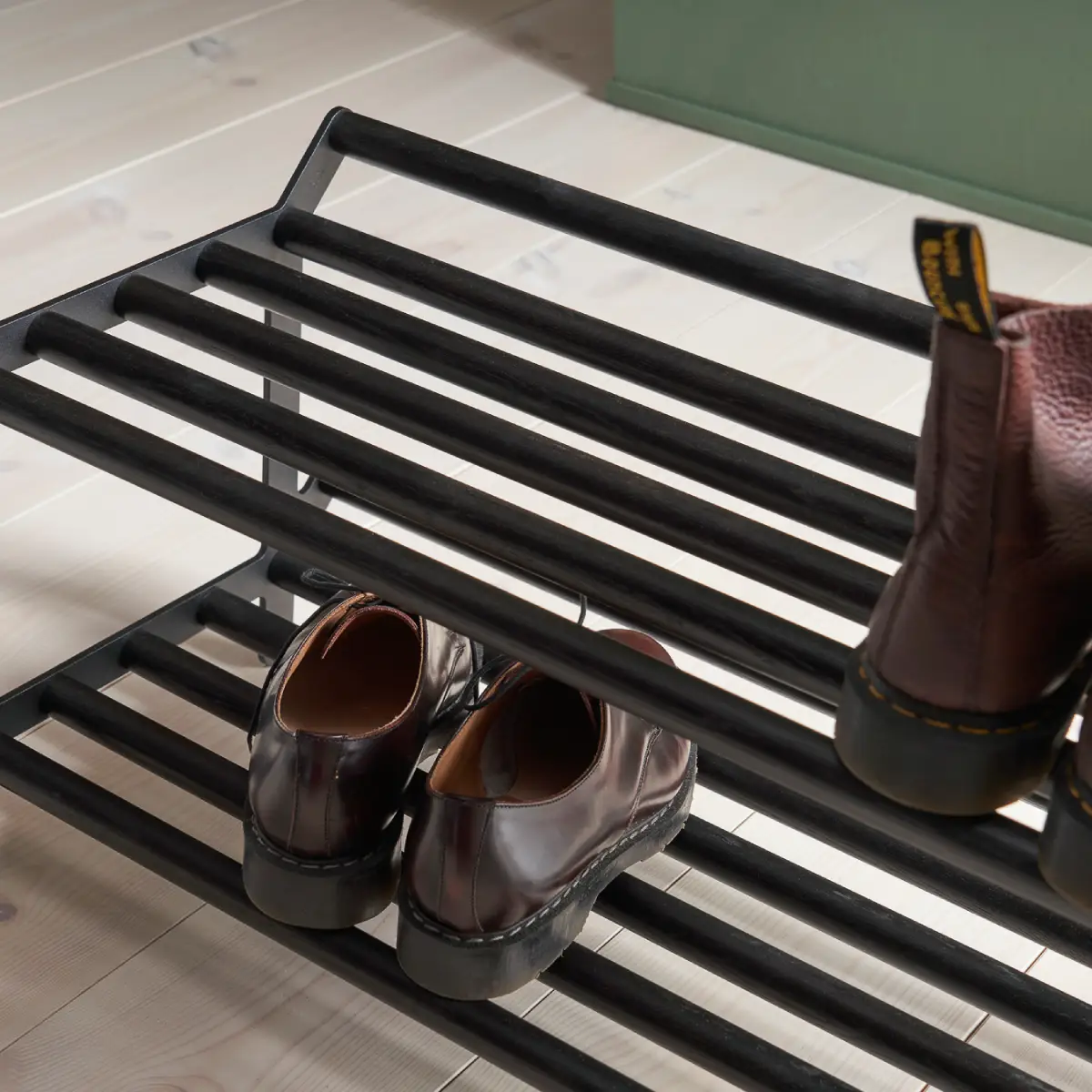 Tamburin Shoe shelf 100 cm Black stained oak Black