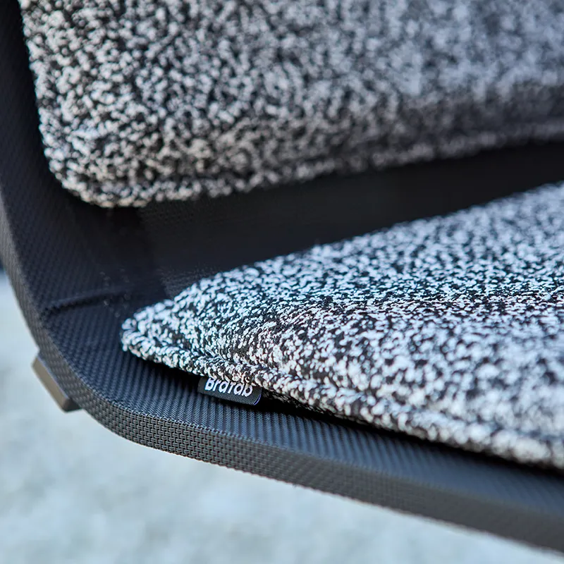 Soro armchair Black / Teddy ant