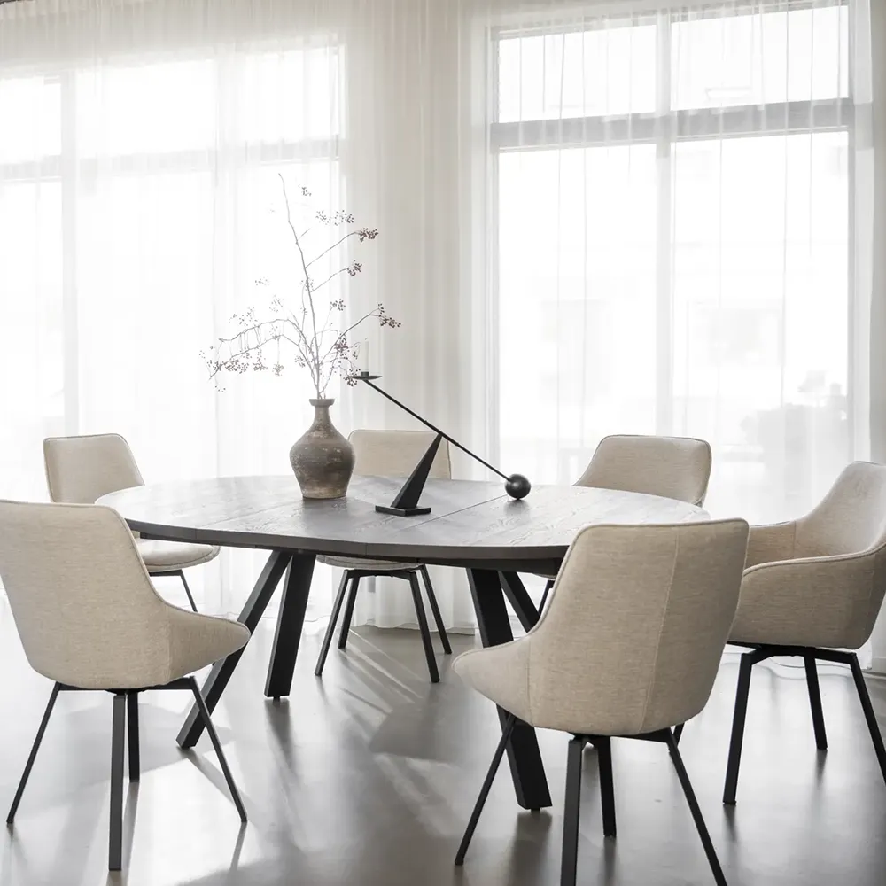 Maddock dining table Ø135 cm brown oak