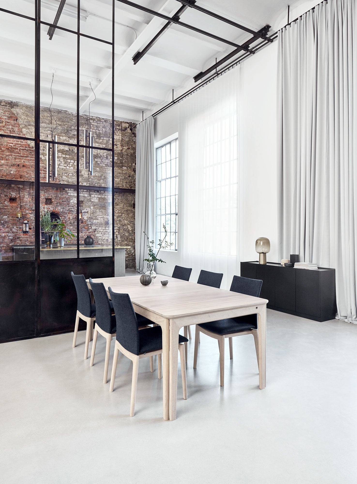 Sm27 Table Black Oak Lacquer