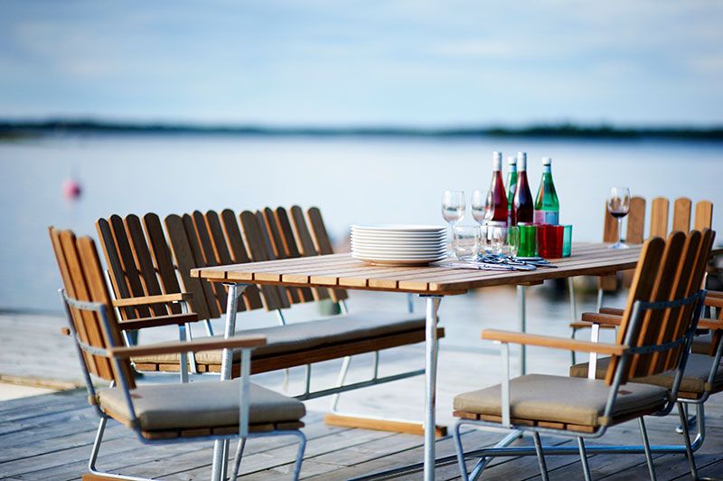 L105 Teak relief table