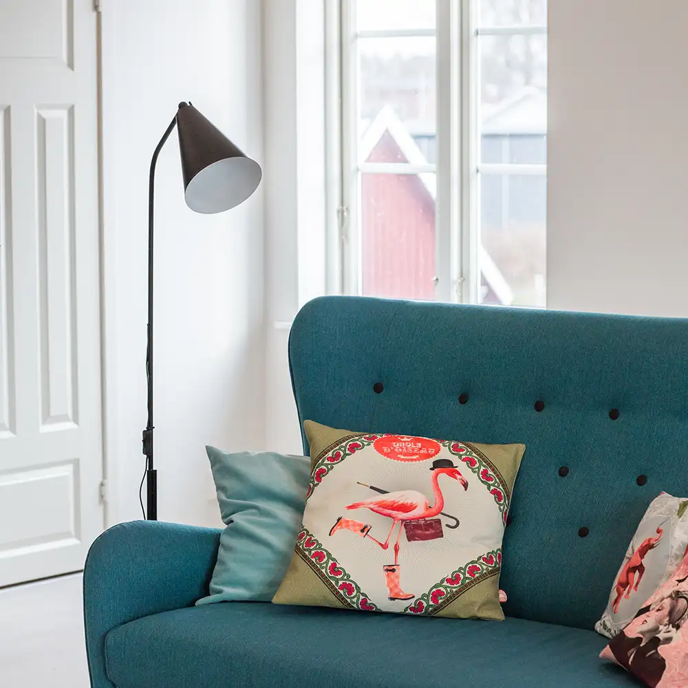 Yukon floor lamp black