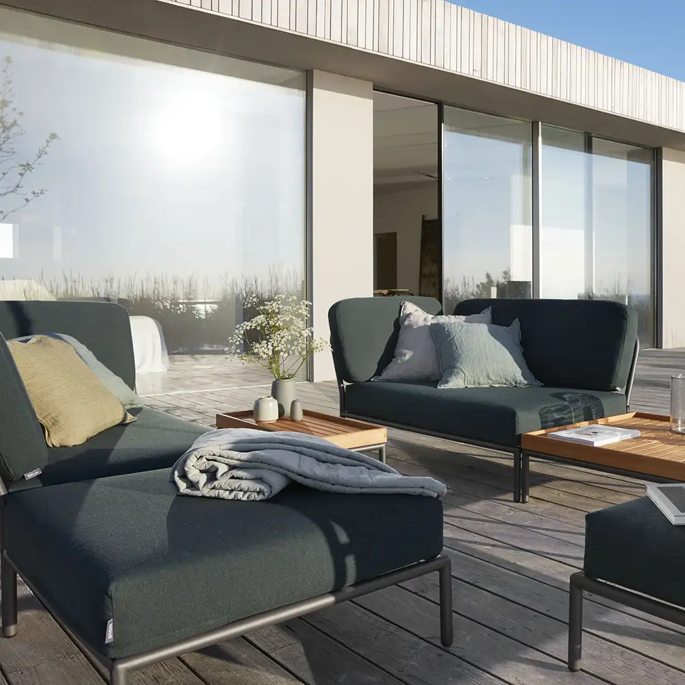 Level end part left dark green