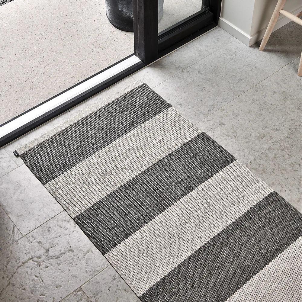 Bob Carpet Charcoal/Linen 140 x 180 cm