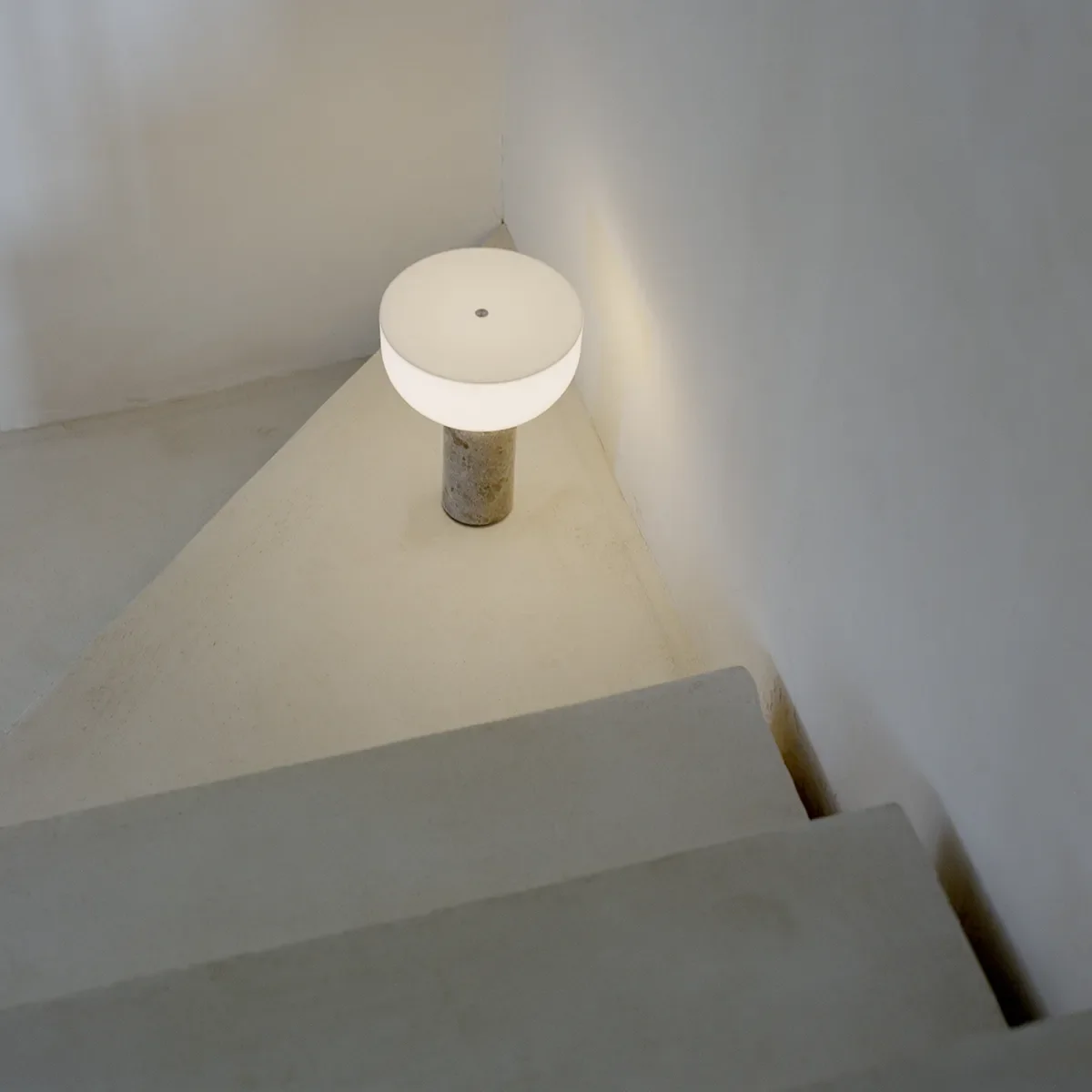 Kizu Portable Table Lamp Gris Du Marais
