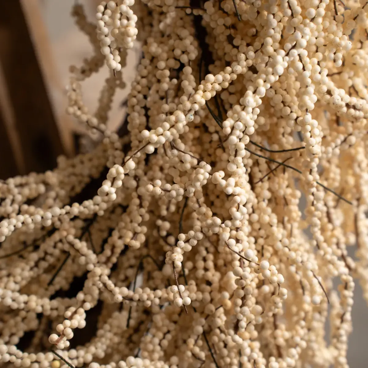 Berry wreath Ø60 cm white