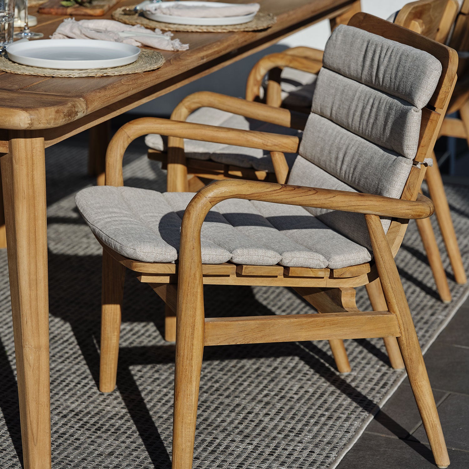 Lilja armchair natural