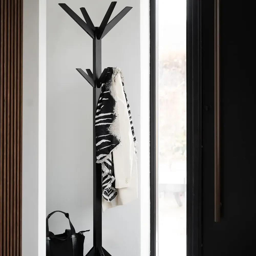 Confetti clothes hanger black