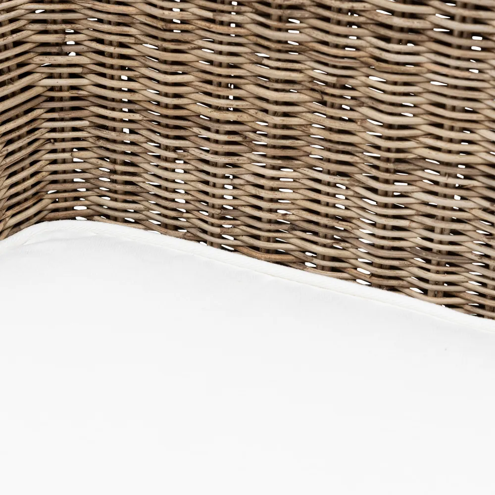 The Hamptons dining chair with armrests