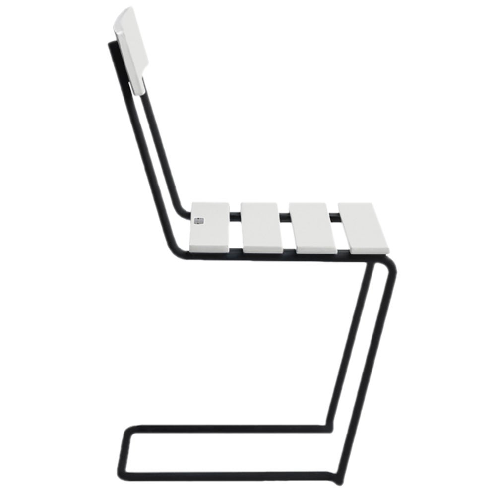 Chair 1 White lacquered Oak / Black Stand