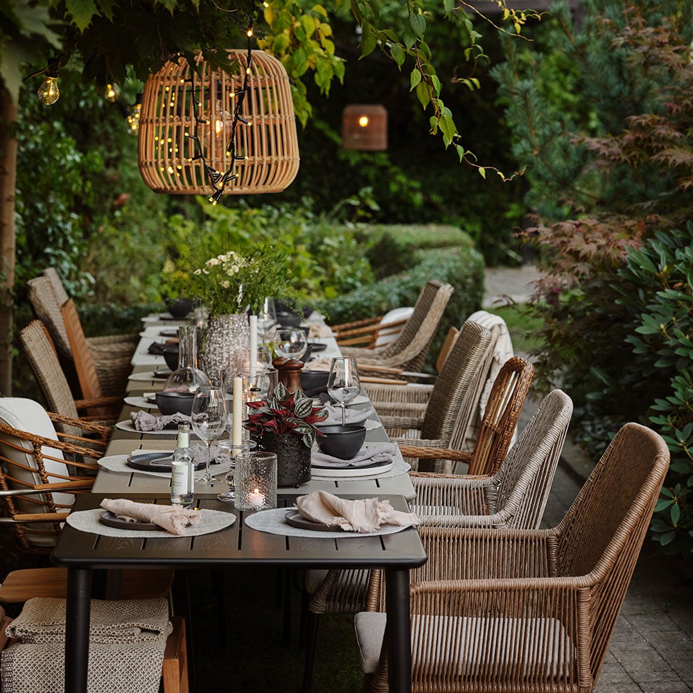 Hassel armchair in teak/Outdoor rattan 