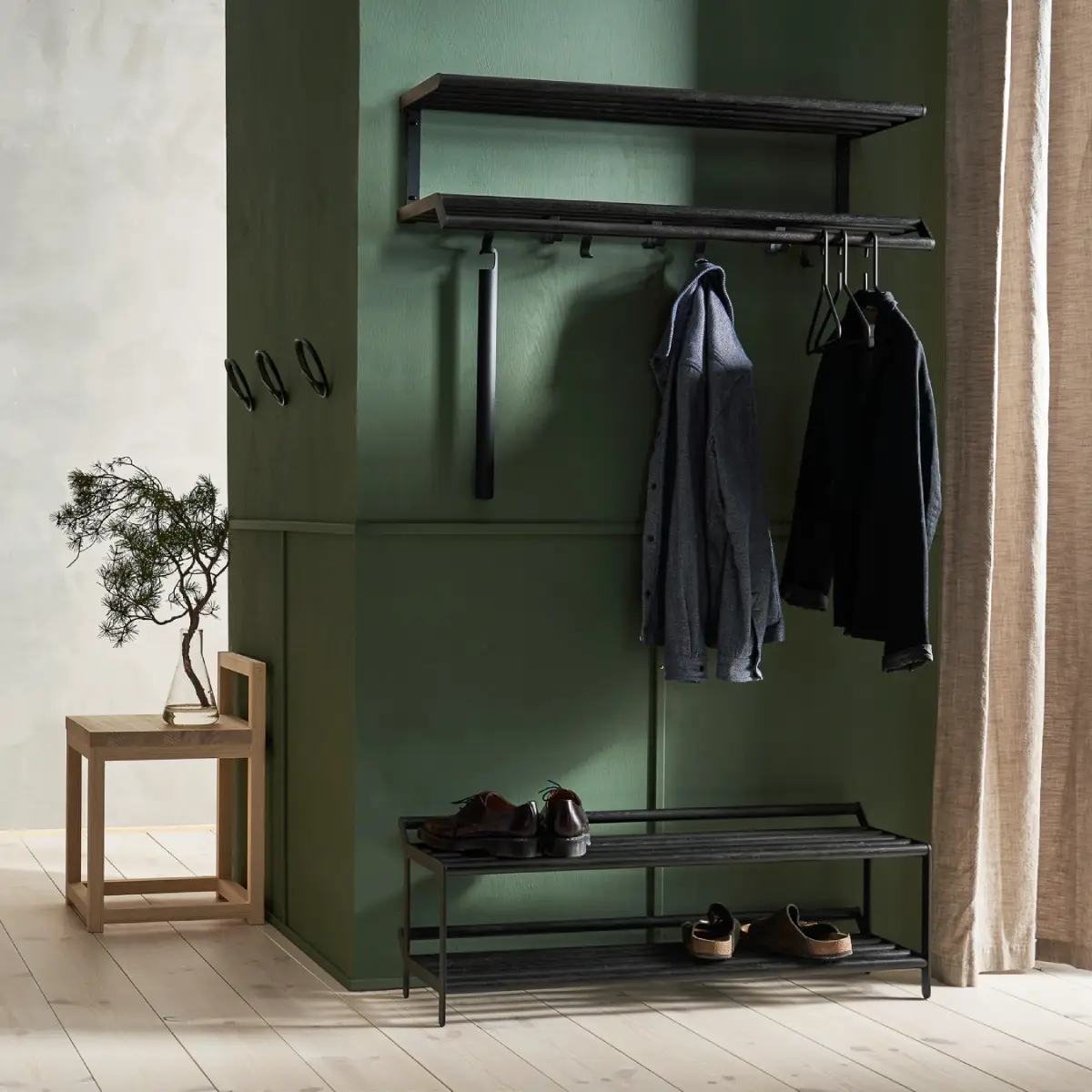 Tamburin Shoe shelf 100 cm Black stained oak Black