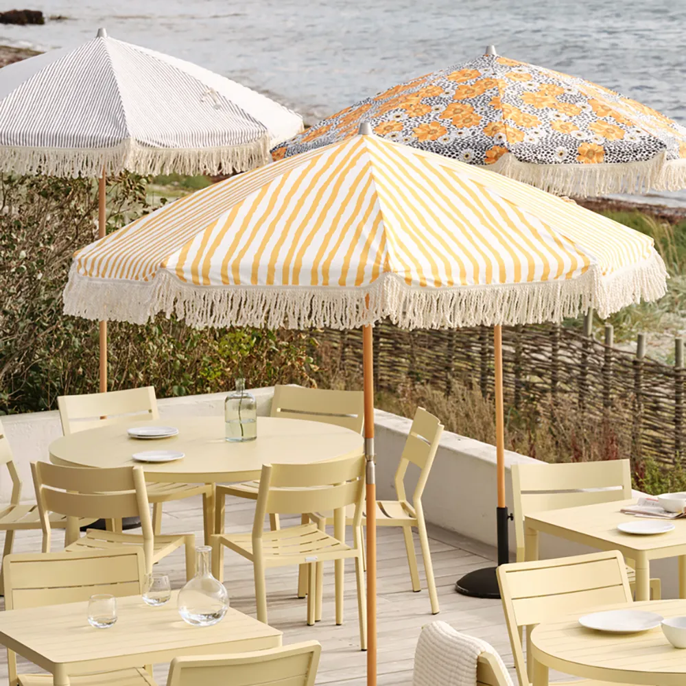 Bigby/Delia round dining set