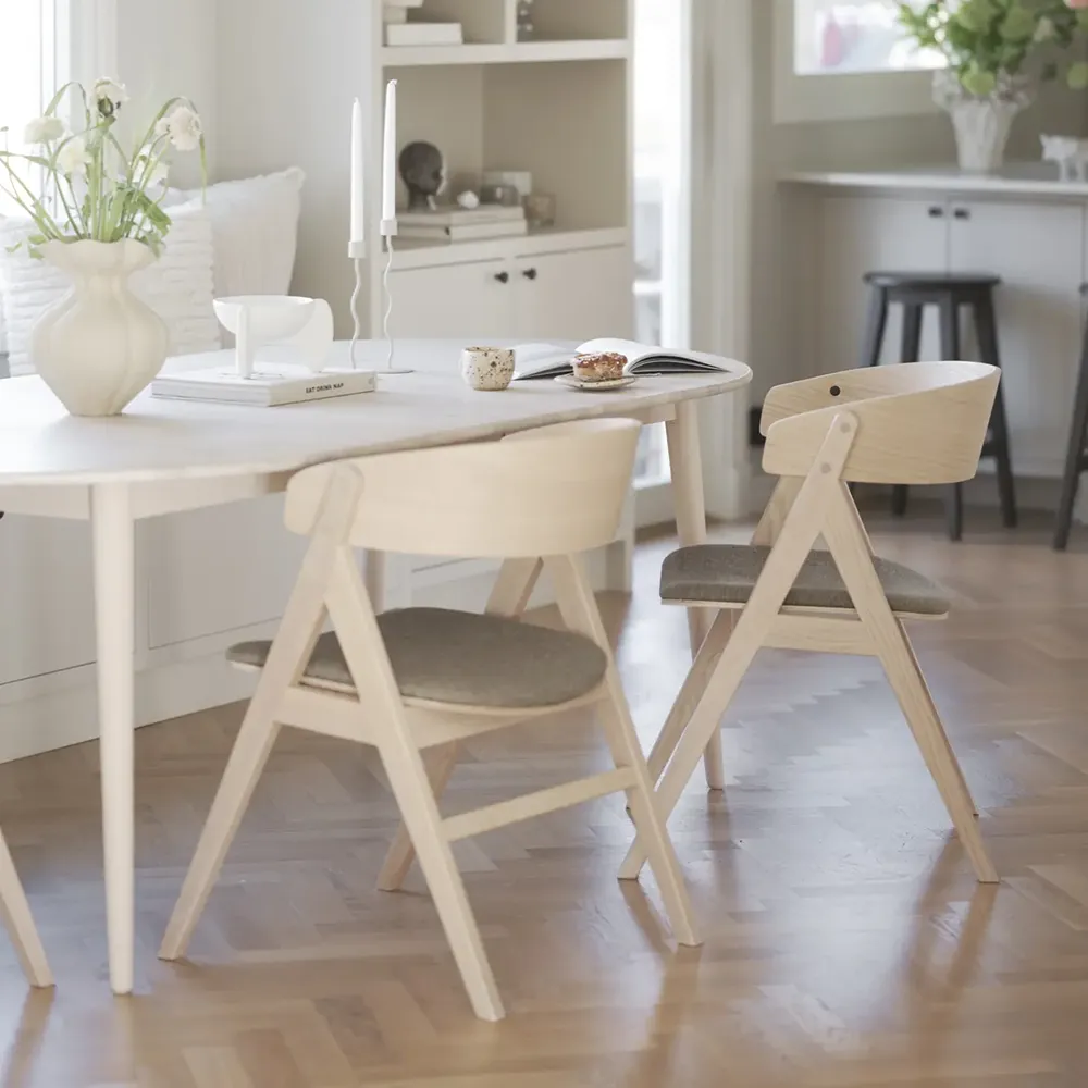 Waterton dining chair with armrests white pigmented oak/brown fabric