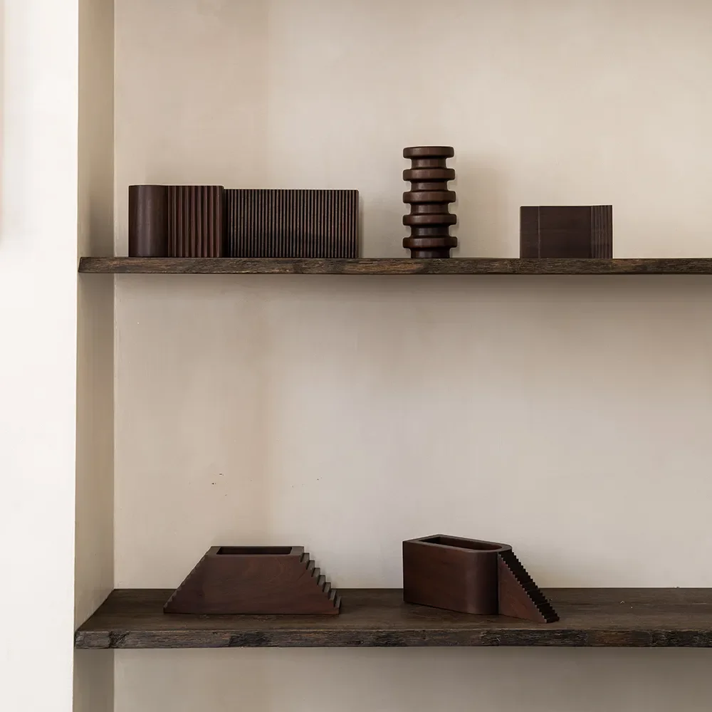 Pisa wooden sculpture