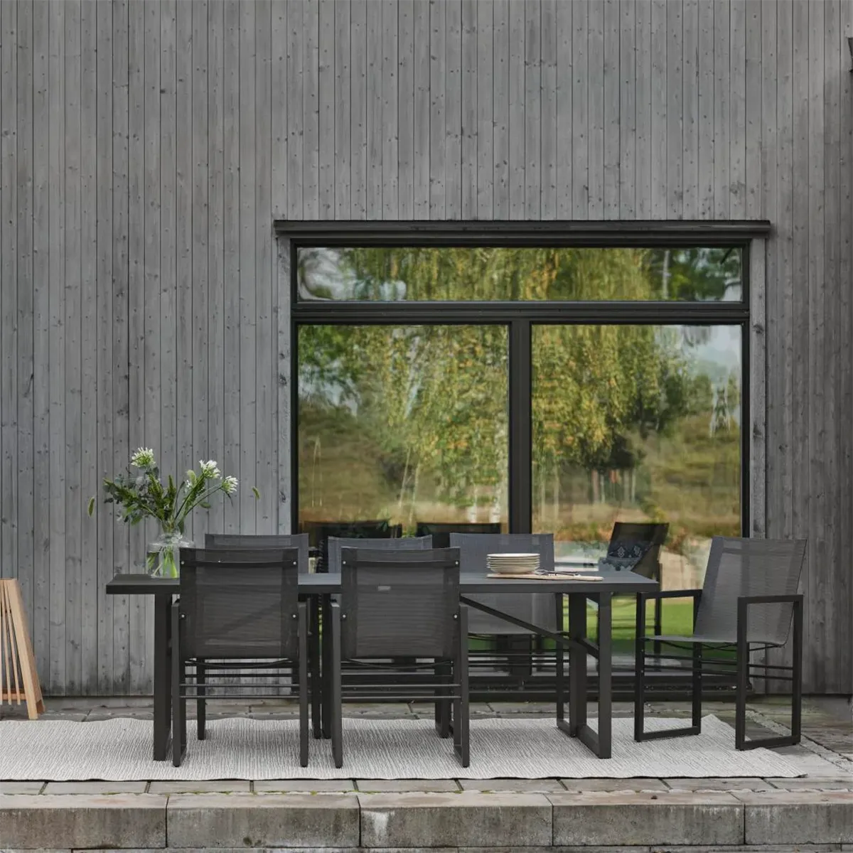 Vevi dining chair black