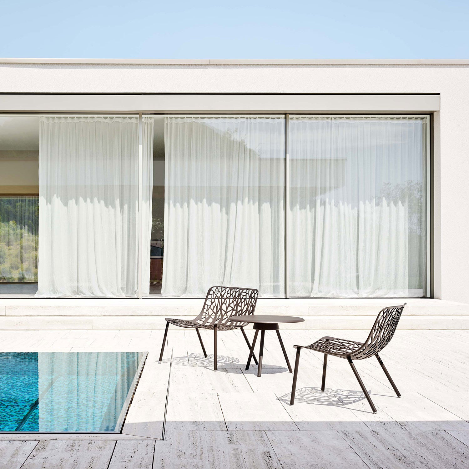 Forest lounge armchair Black