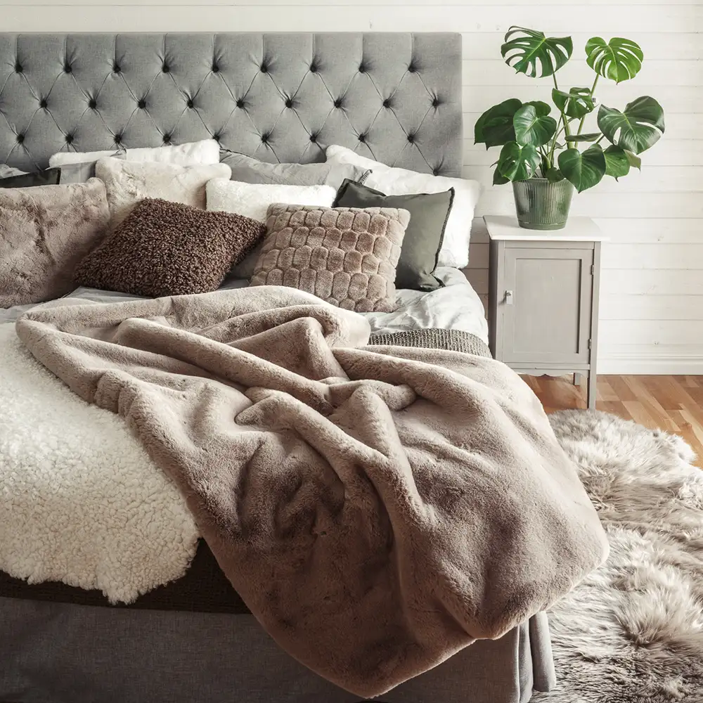 Fluffy Blanket Taupe