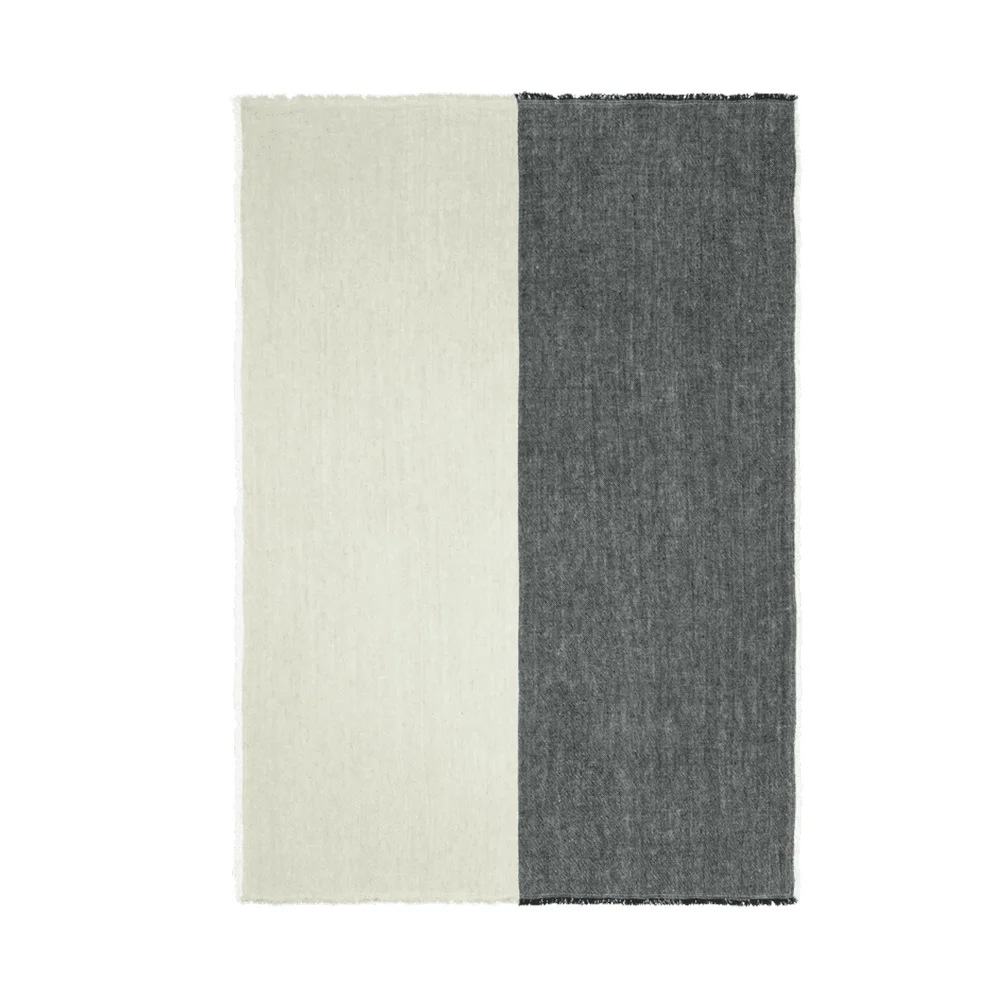 Pila Linen Throw - Black/Elm Green
