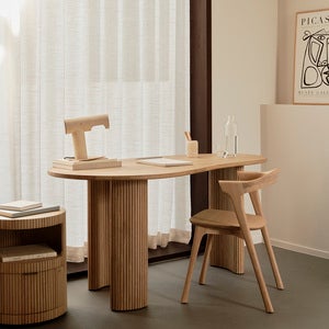 Boomerang Desk Lacquered Oak 160x83 cm