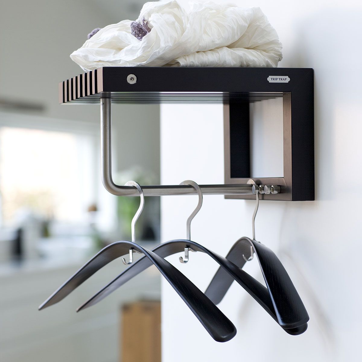 Cutter coat hanger Black Oak