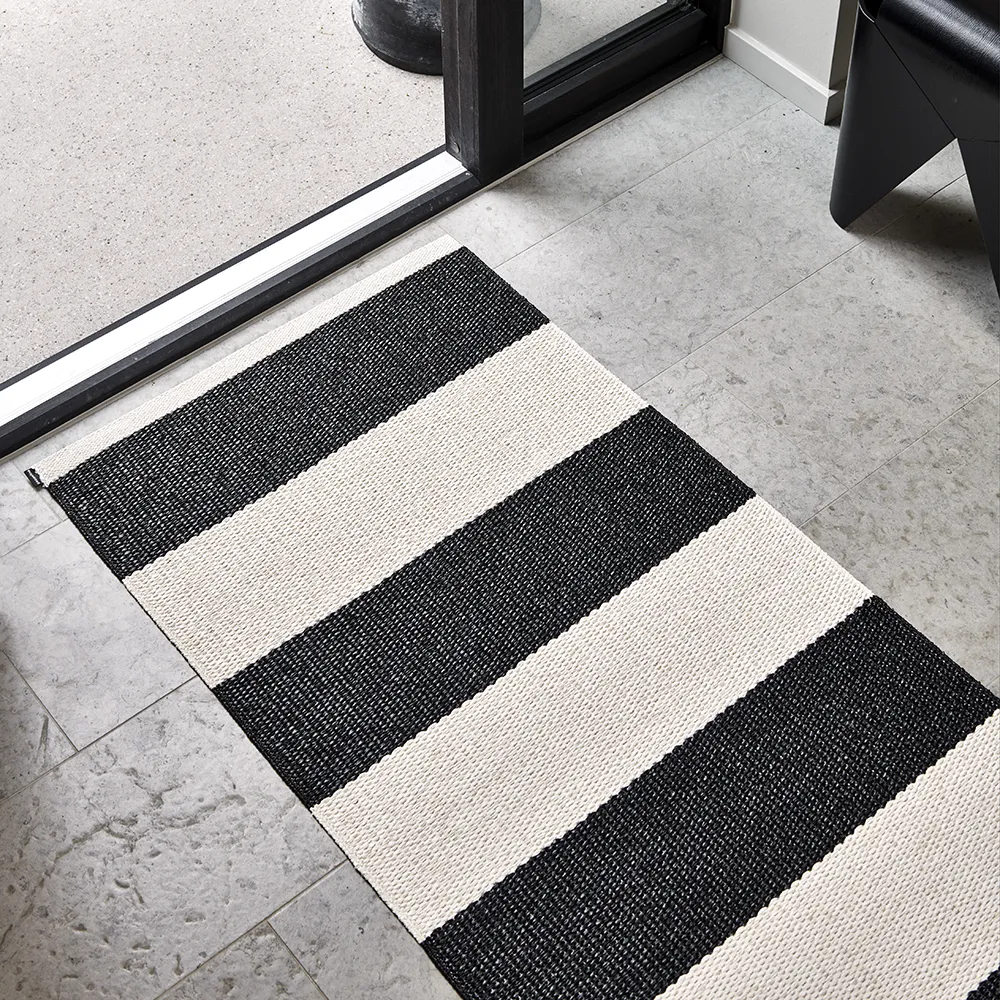 Bob Carpet Black/Vanilla 70 x 150 cm