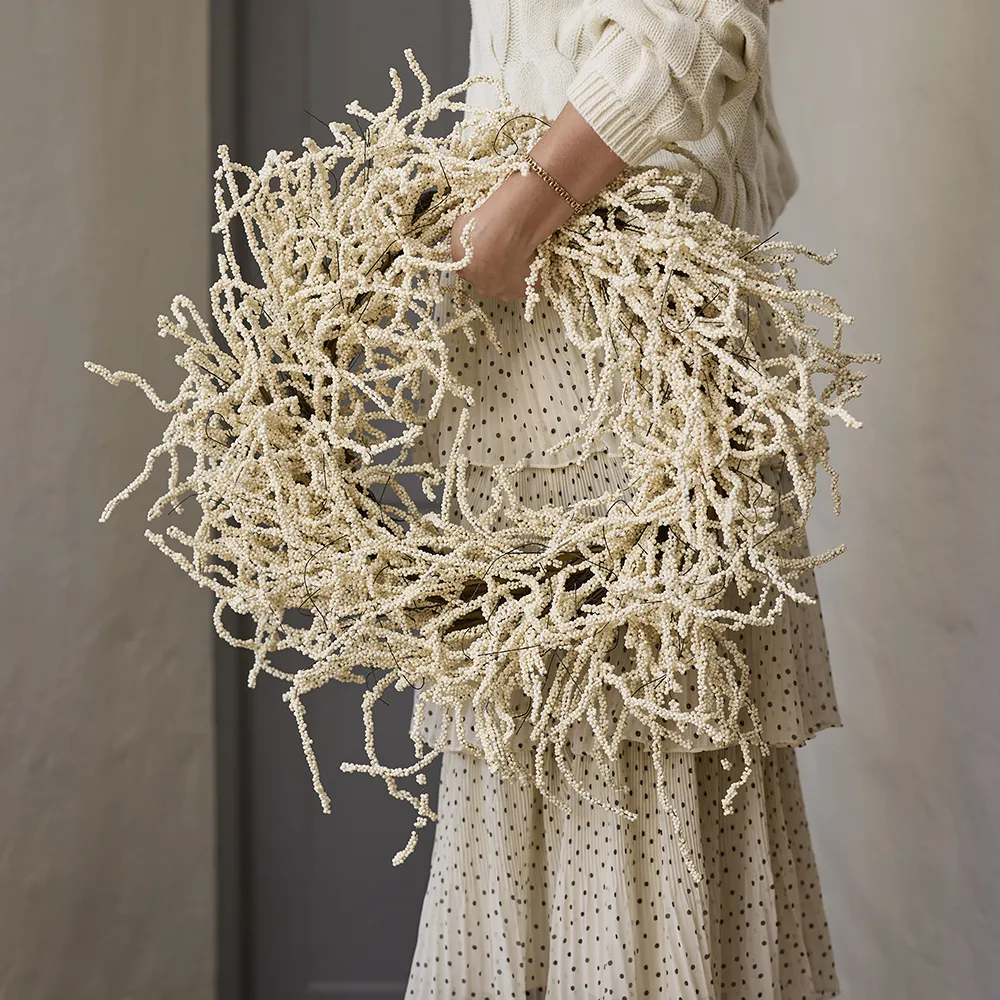 Berry wreath Ø60 cm white