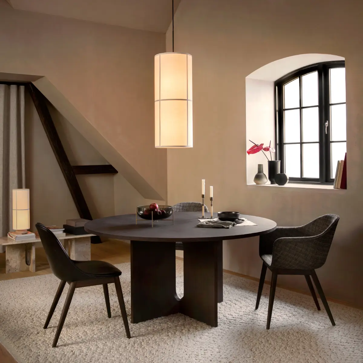 Androgyne Dining Table - Dark Oak - Ø150 cm