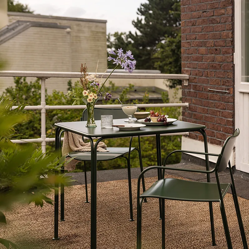 Libelle dining table 70x70 cm green