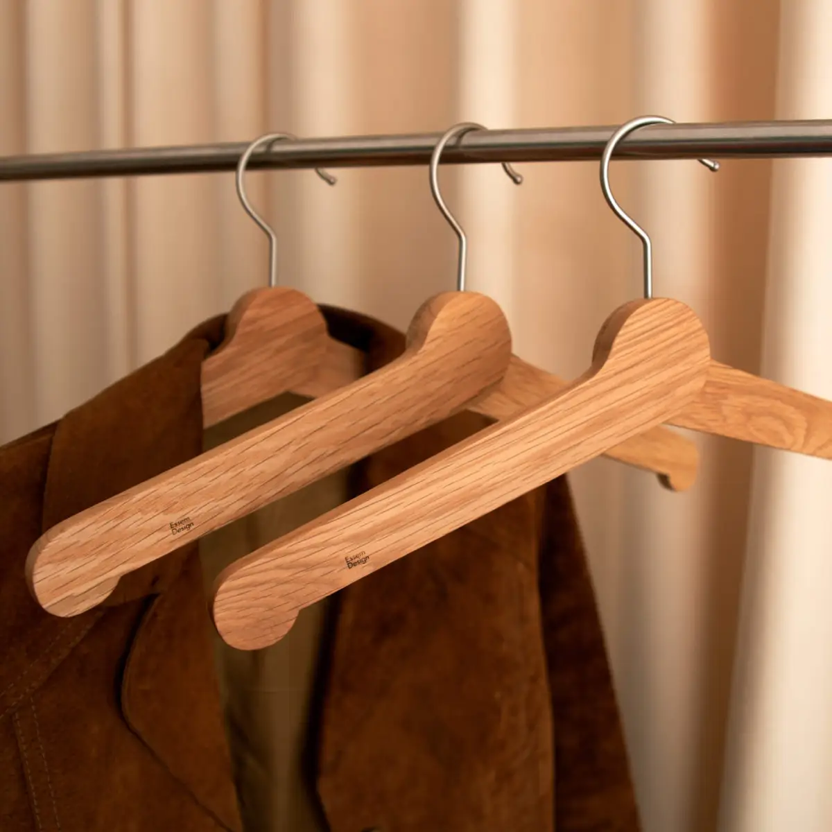 3-pack Nostalgi Hanger Oak