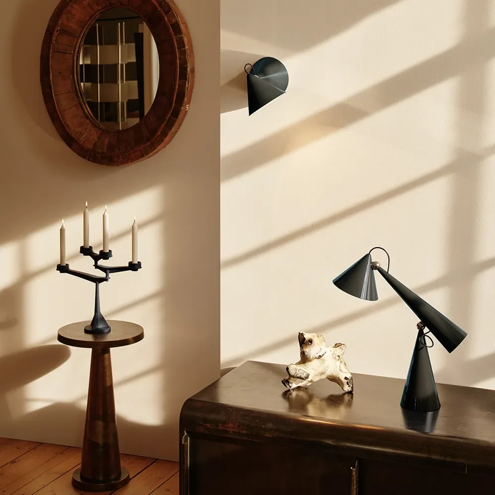 Pose Task Light LED Kelp