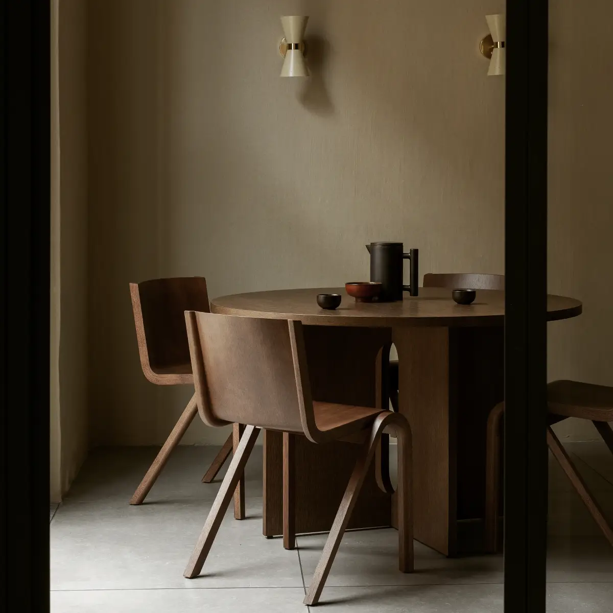 Androgyne Dining Table - Dark Oak - Ø120 cm