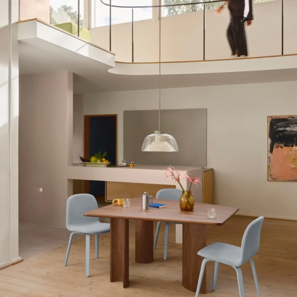 Re-norm table walnut veneer
