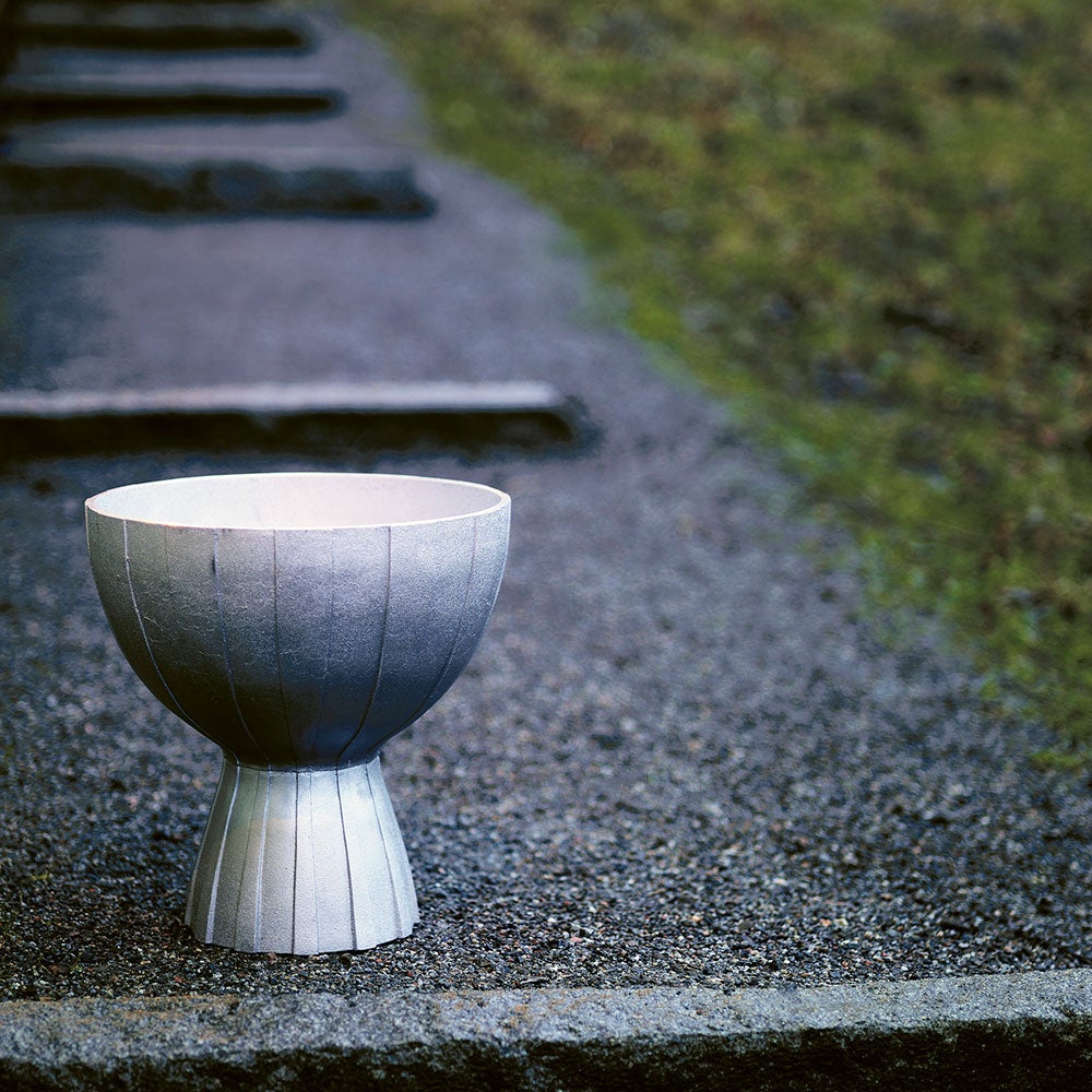 Duet flower urn nature