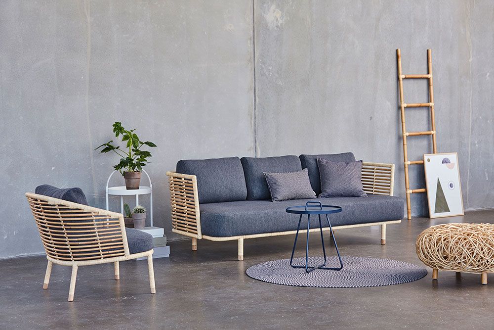 Loop Stool Black Rattan