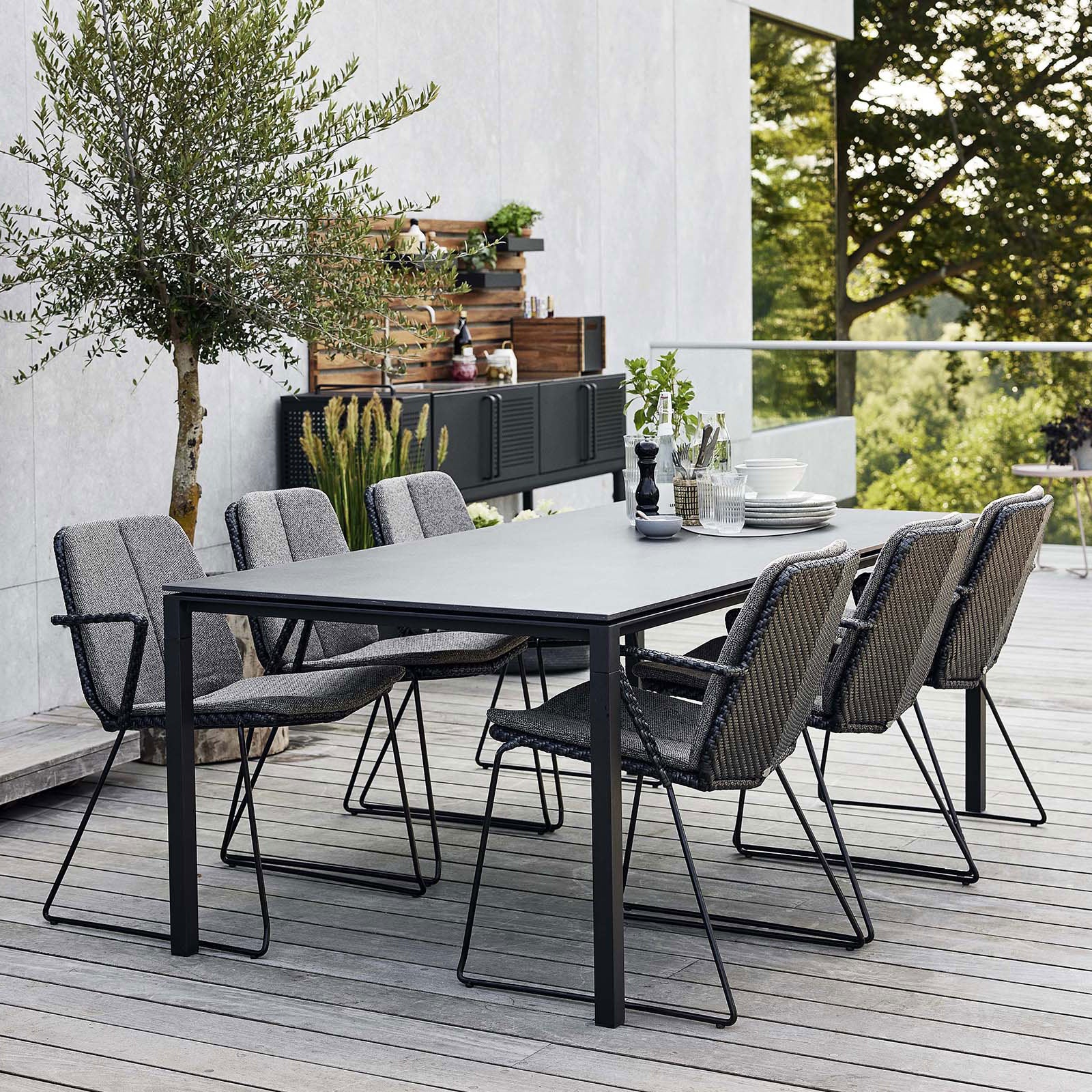 Vision Armchair Black Porcelain