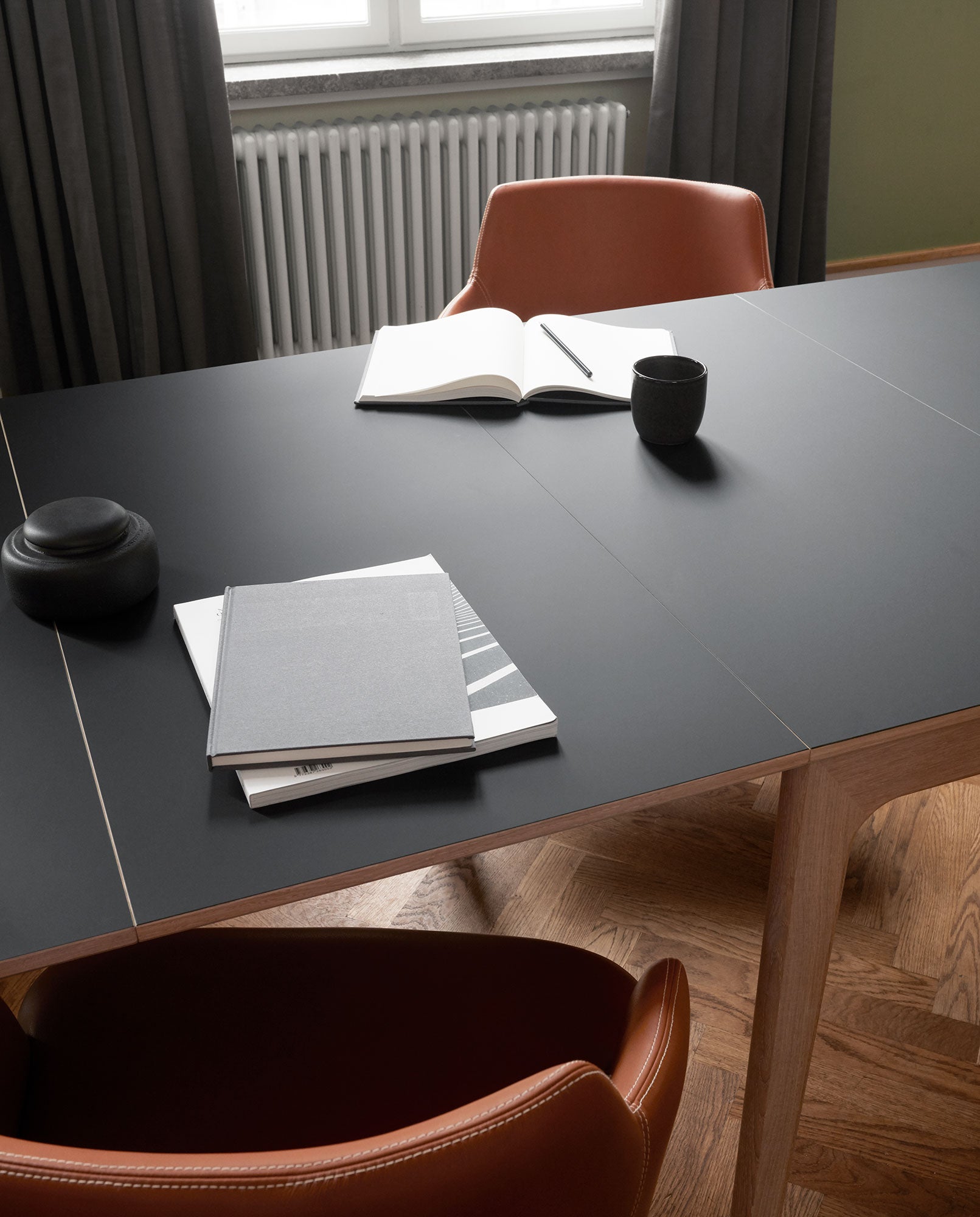 Sm27 Table Black Oak Lacquer