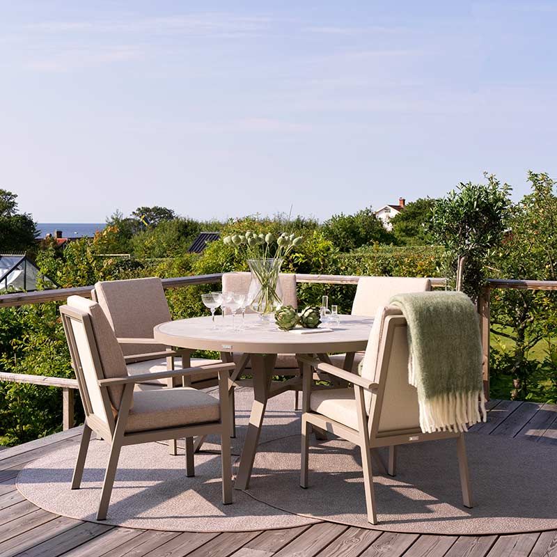 Samvaro dining table 140 cm khaki/sand