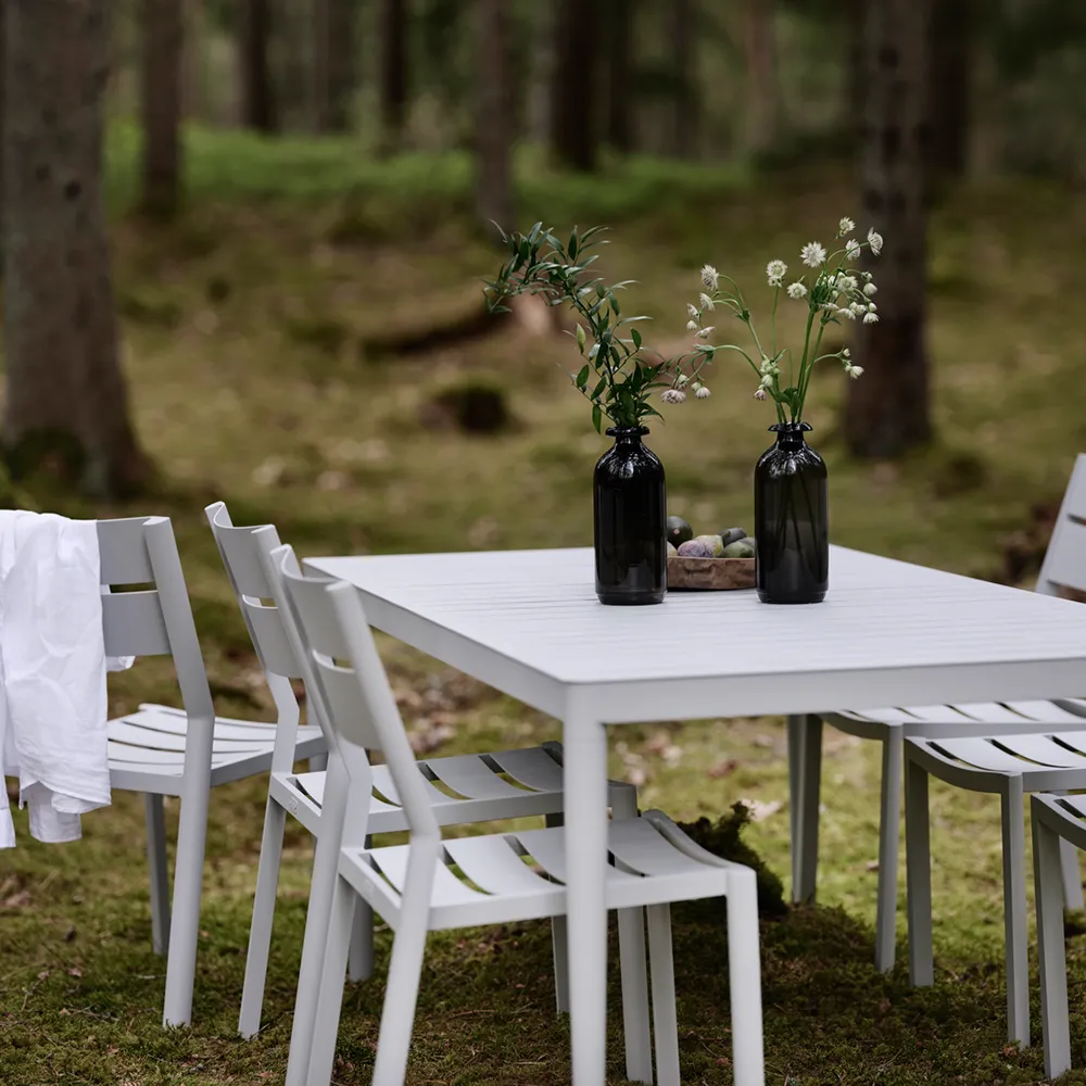 Bigby/Delia dining set