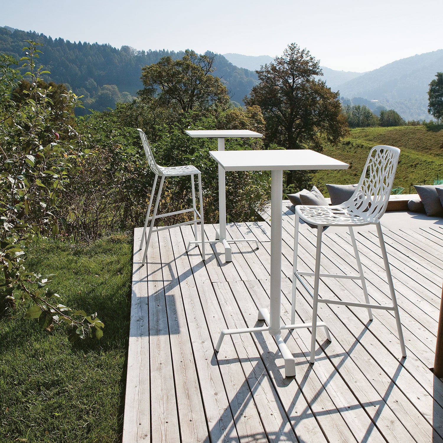 Forest bar stool 78 cm with high back White