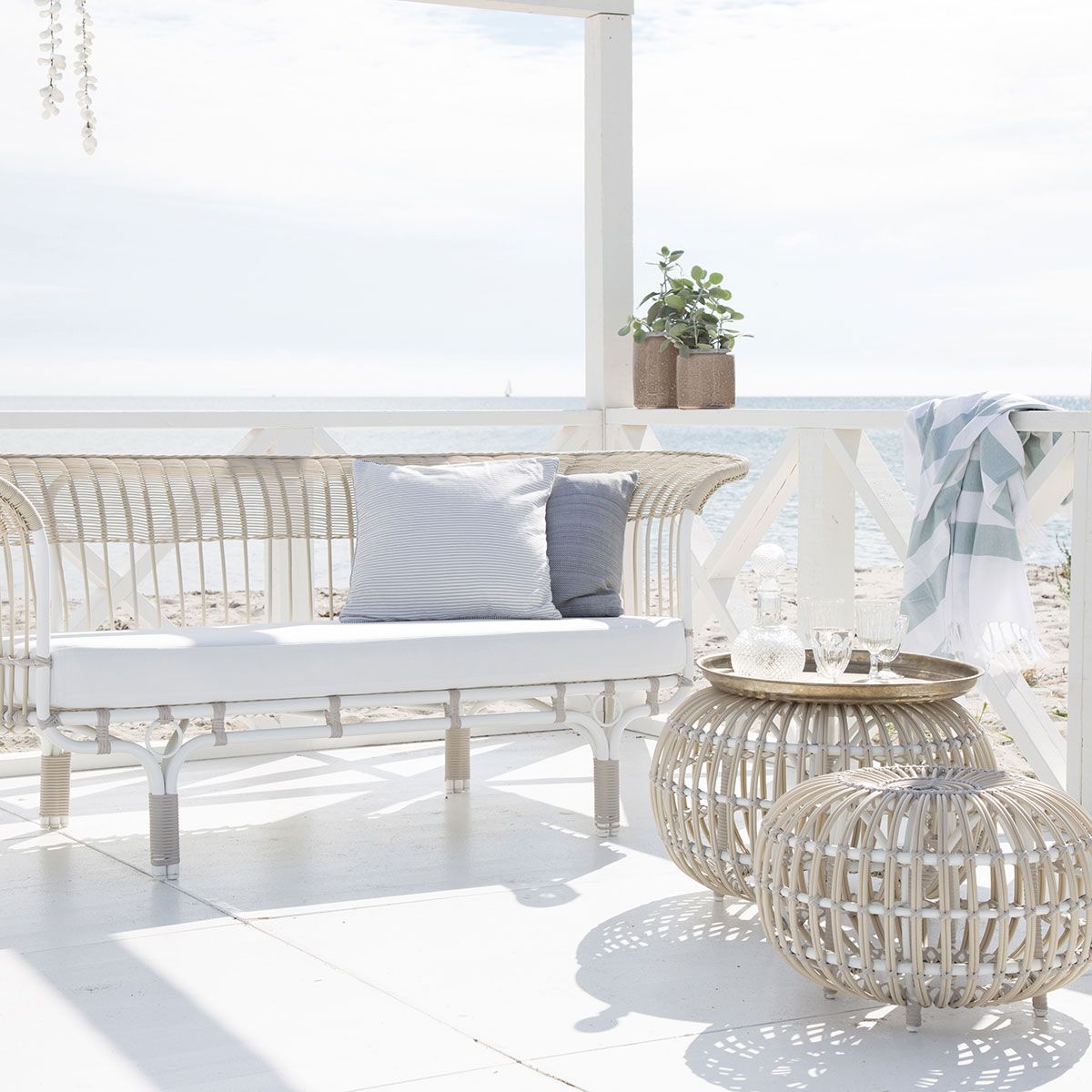 Belladonna Sofa outdoor rattan Moccachino