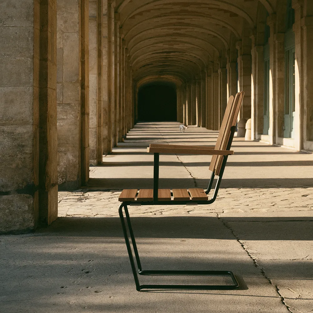 A2 Armchair Oiled Oak / Black Frame